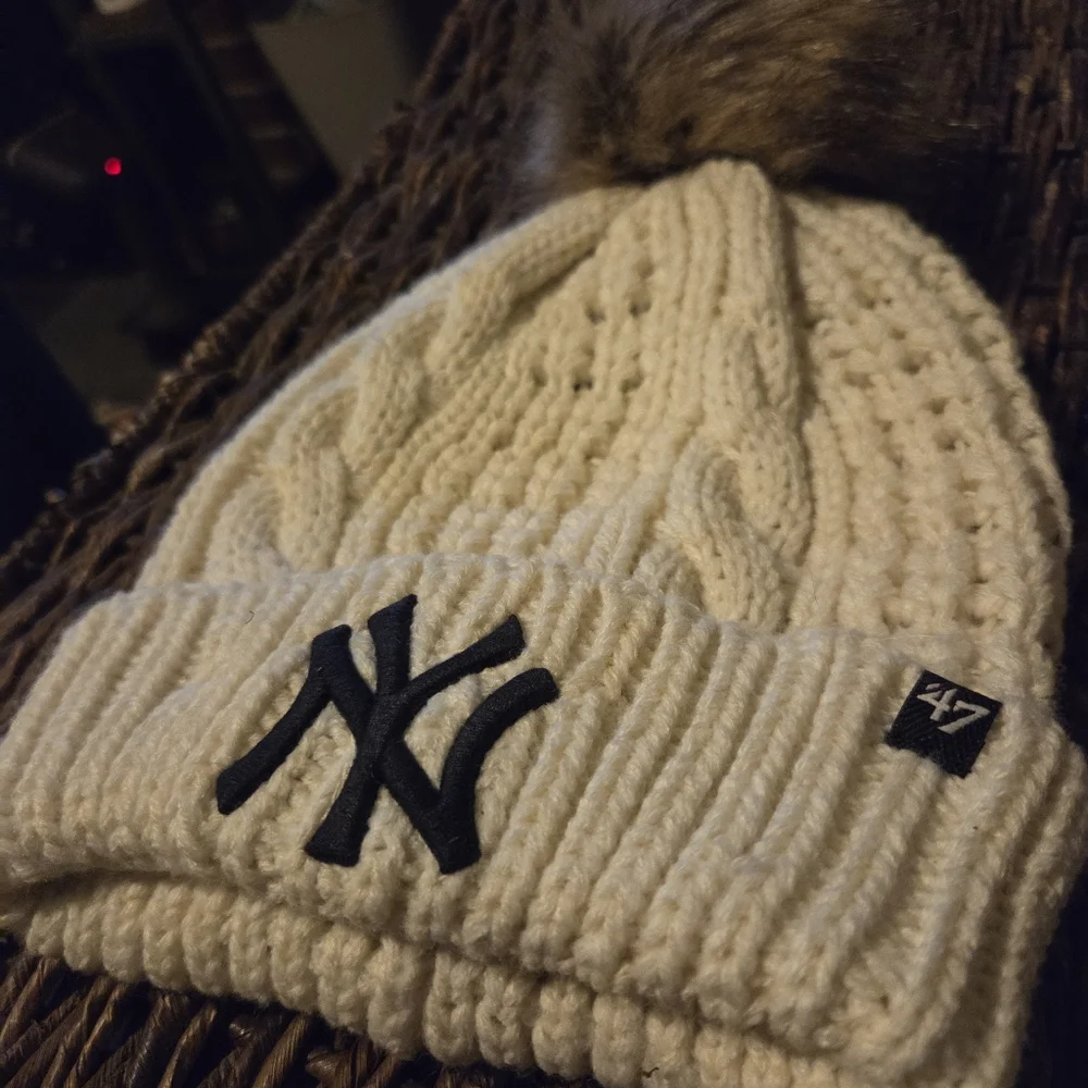 '47 Yankees Winter Hat Cable Knit Cuffed Pom Beanie Cream White New York Gift - Picture 4 of 9